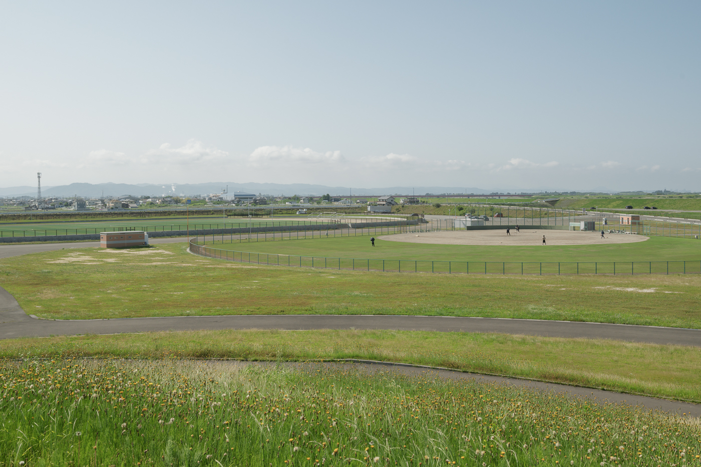 吉田浜海岸の防潮堤の写真1